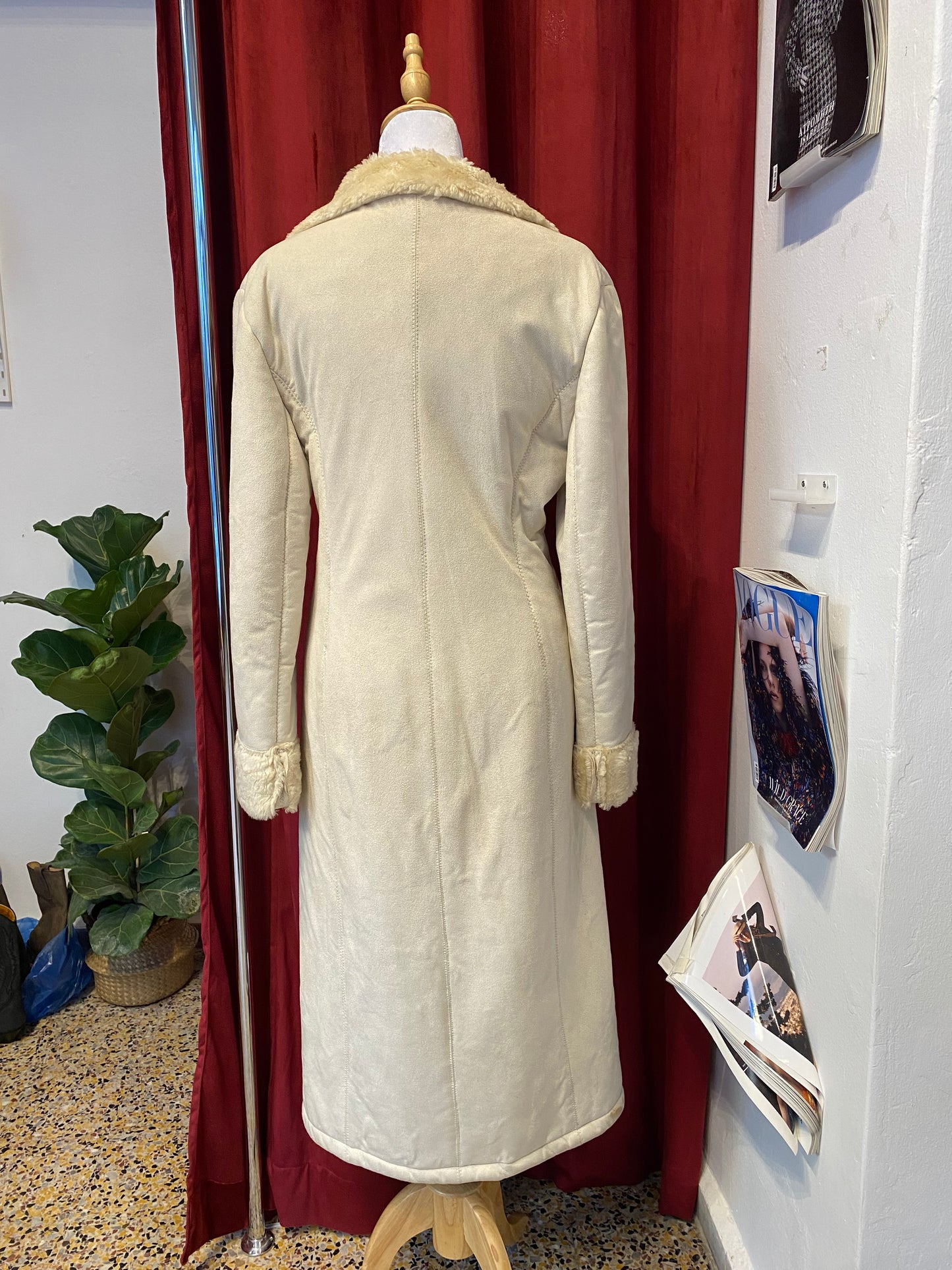 Long white winter coat with vegan fur