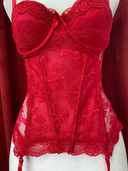 Red lace c*nty corset 💋