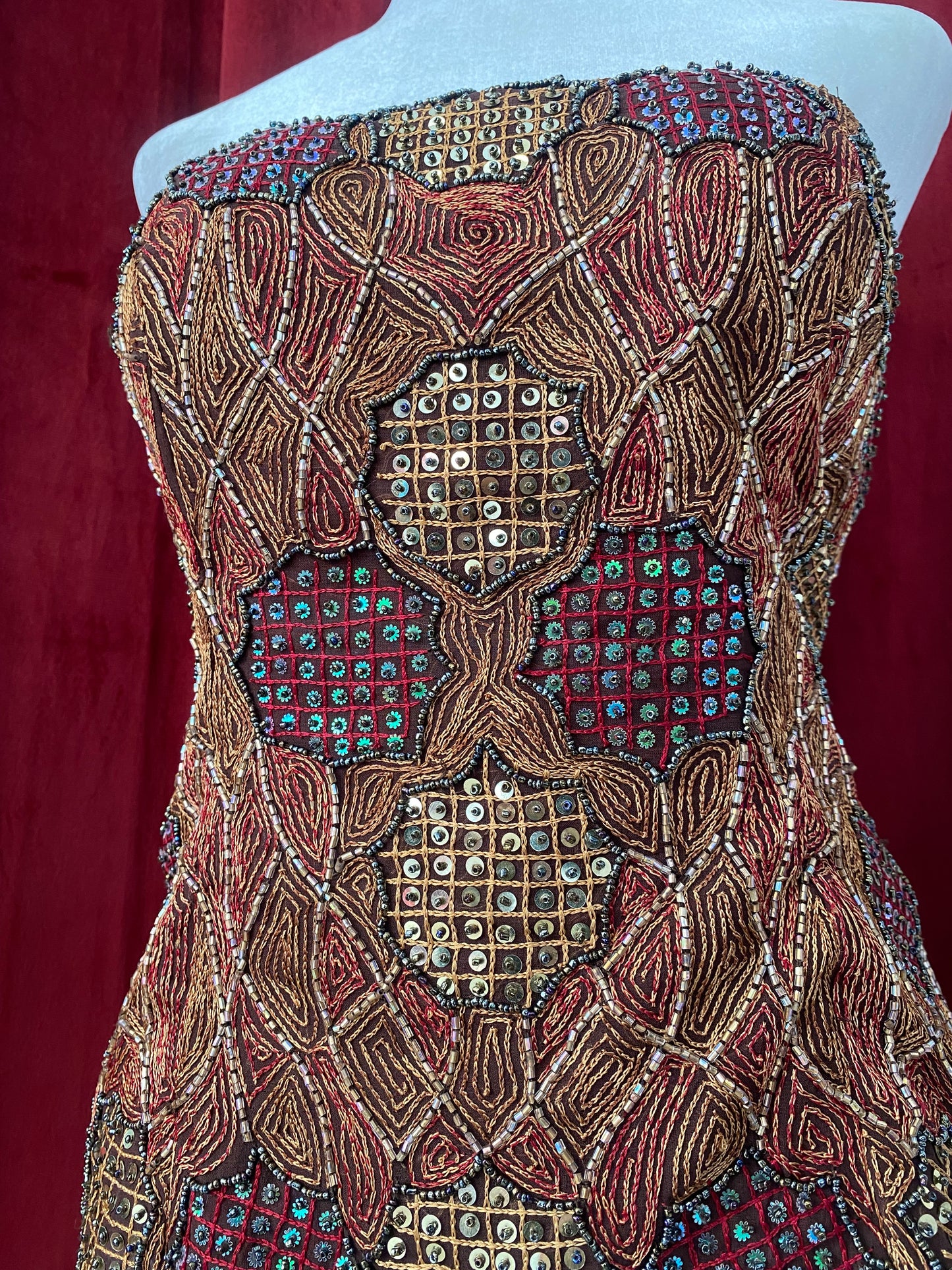 100% silk handbeaded corset ✨