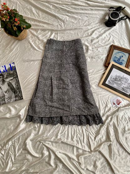 Grey midi skirt with lace details on the bottom