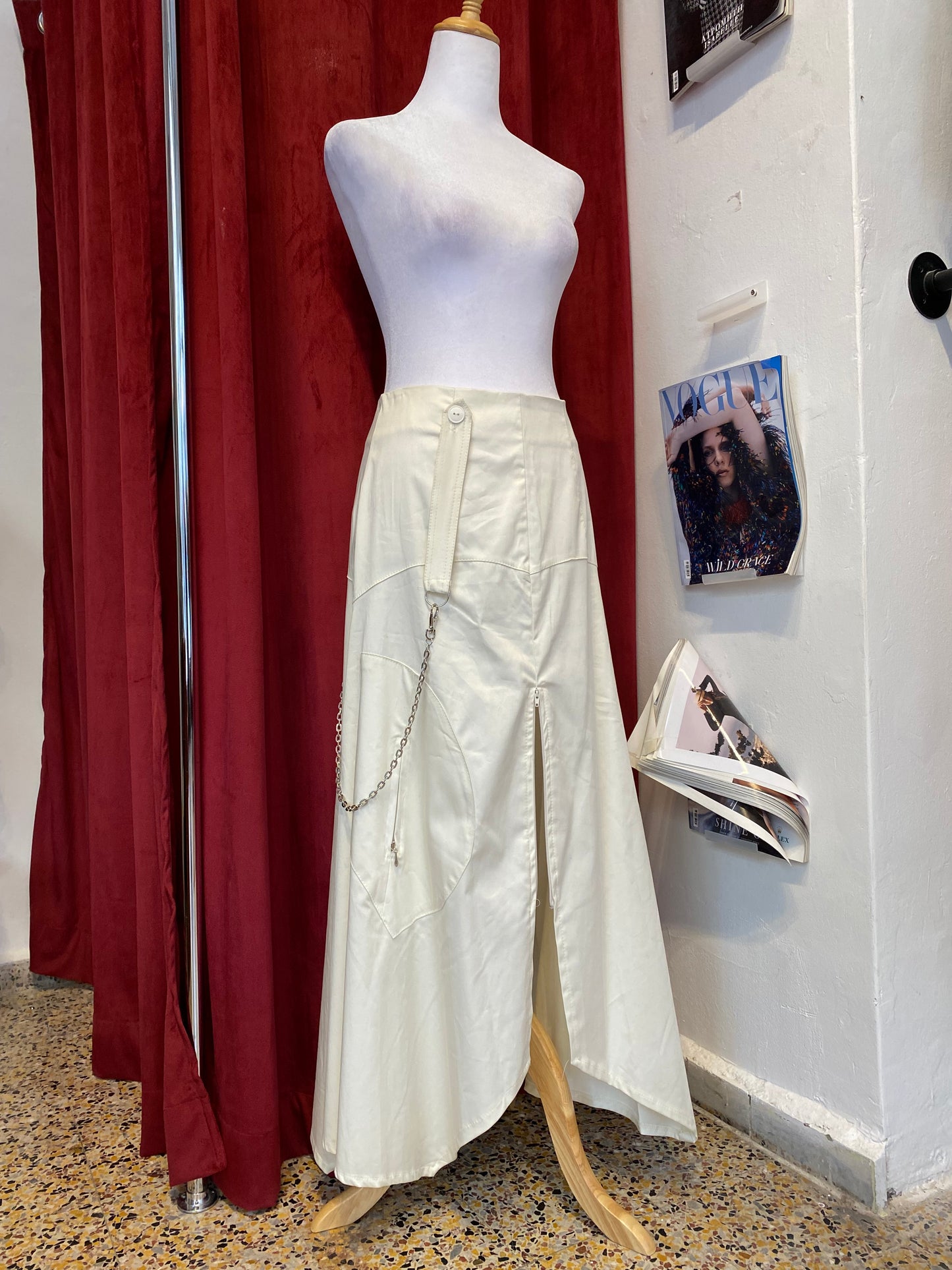 Brand new White cargo maxi skirt with zipper details