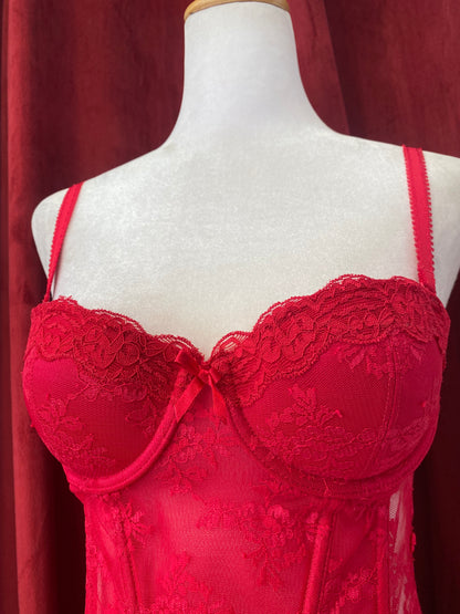 Red lace c*nty corset 💋