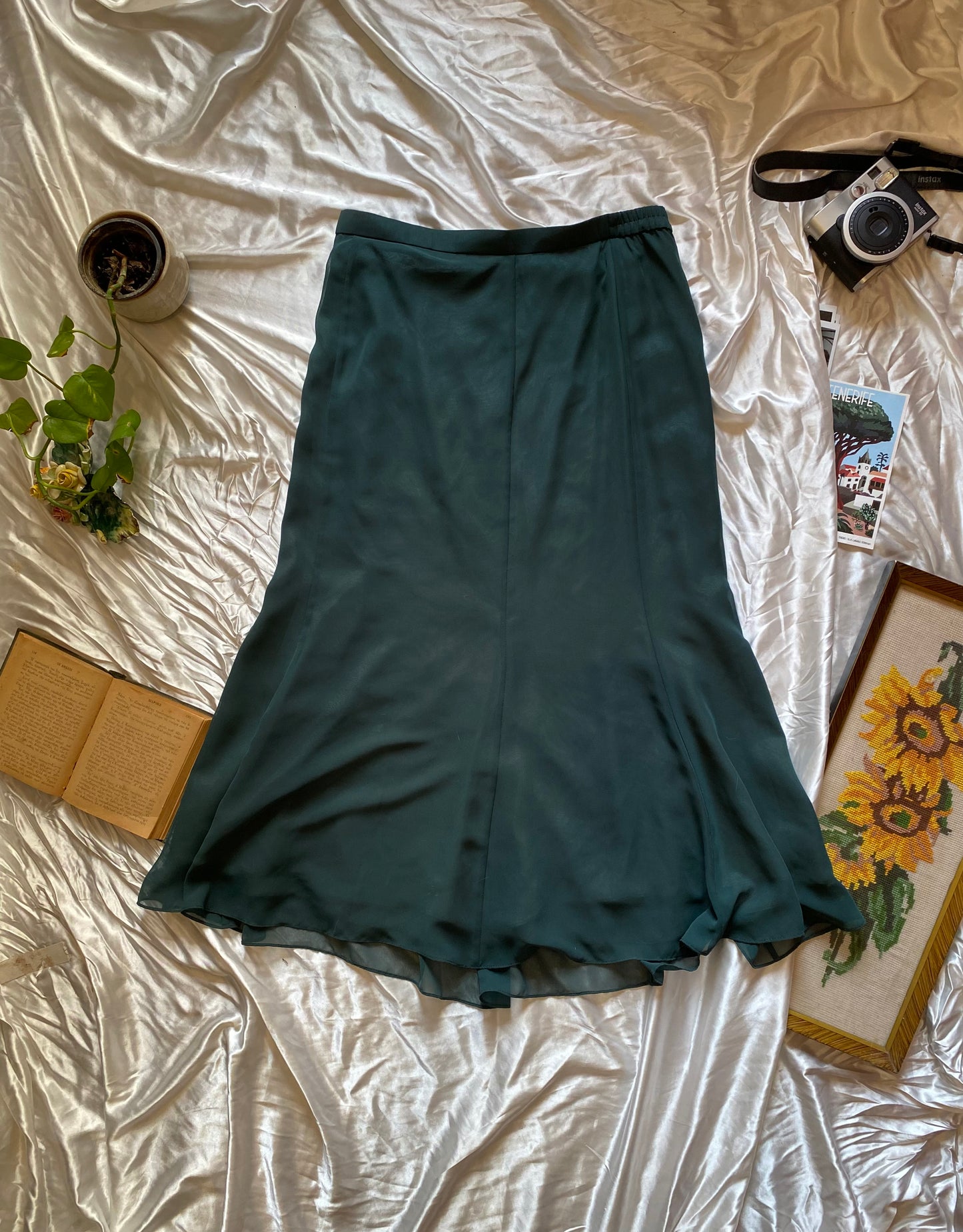 2 piece brand new emerald set with sequin details