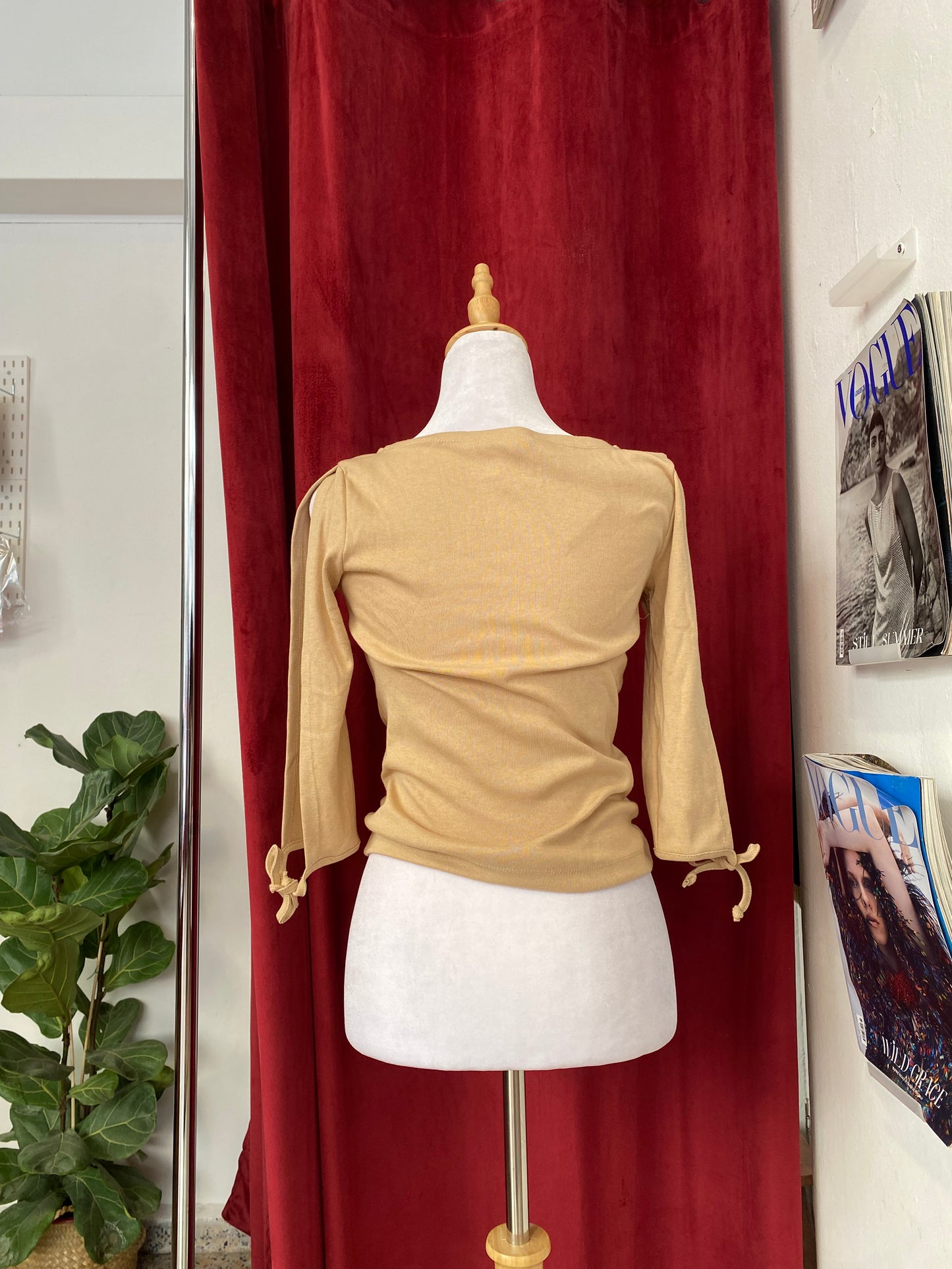 Beige cotton top with graphic design