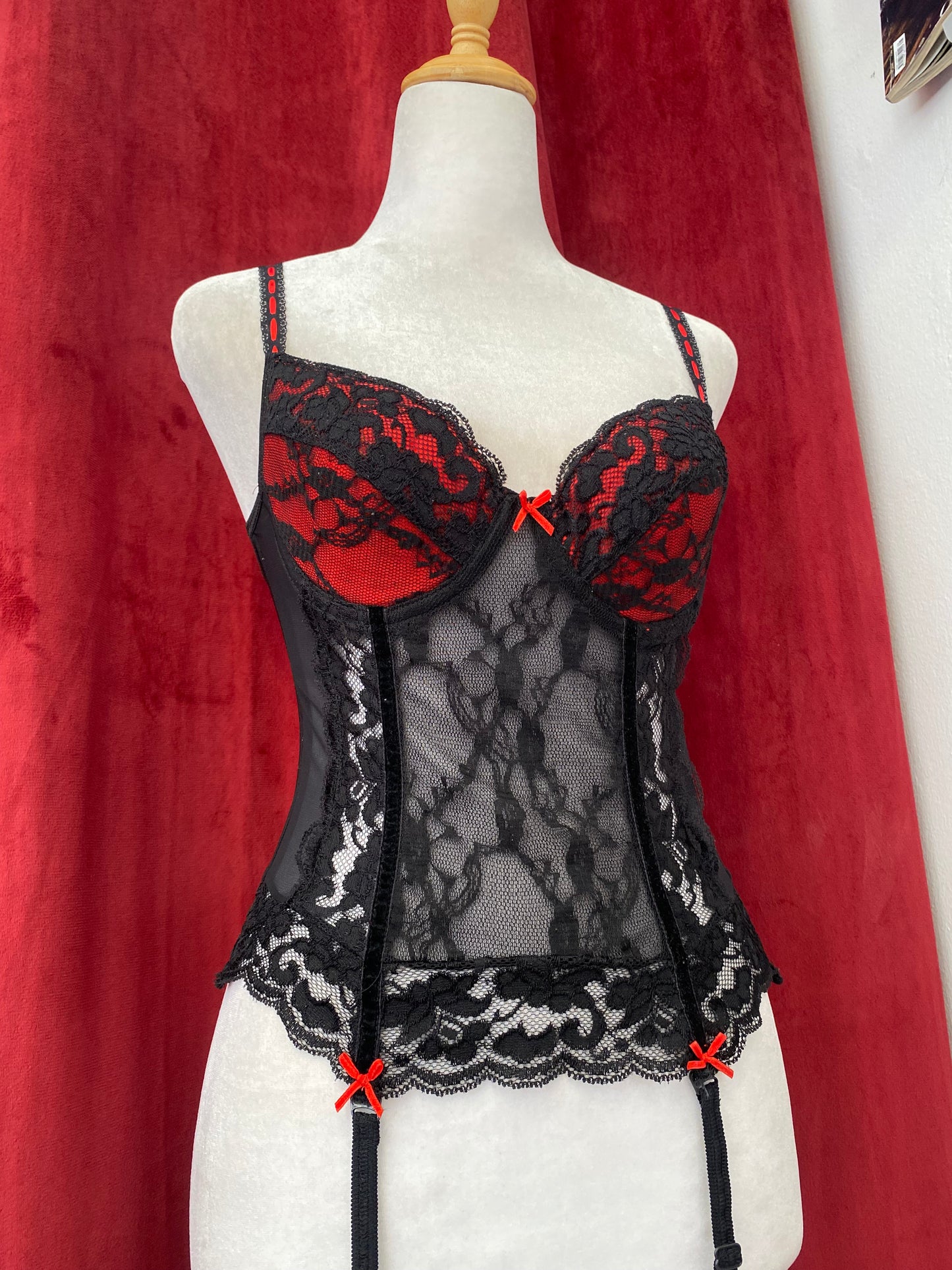 Rouge Etoile Lace corset