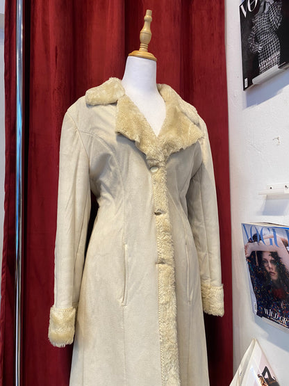 Long white winter coat with vegan fur