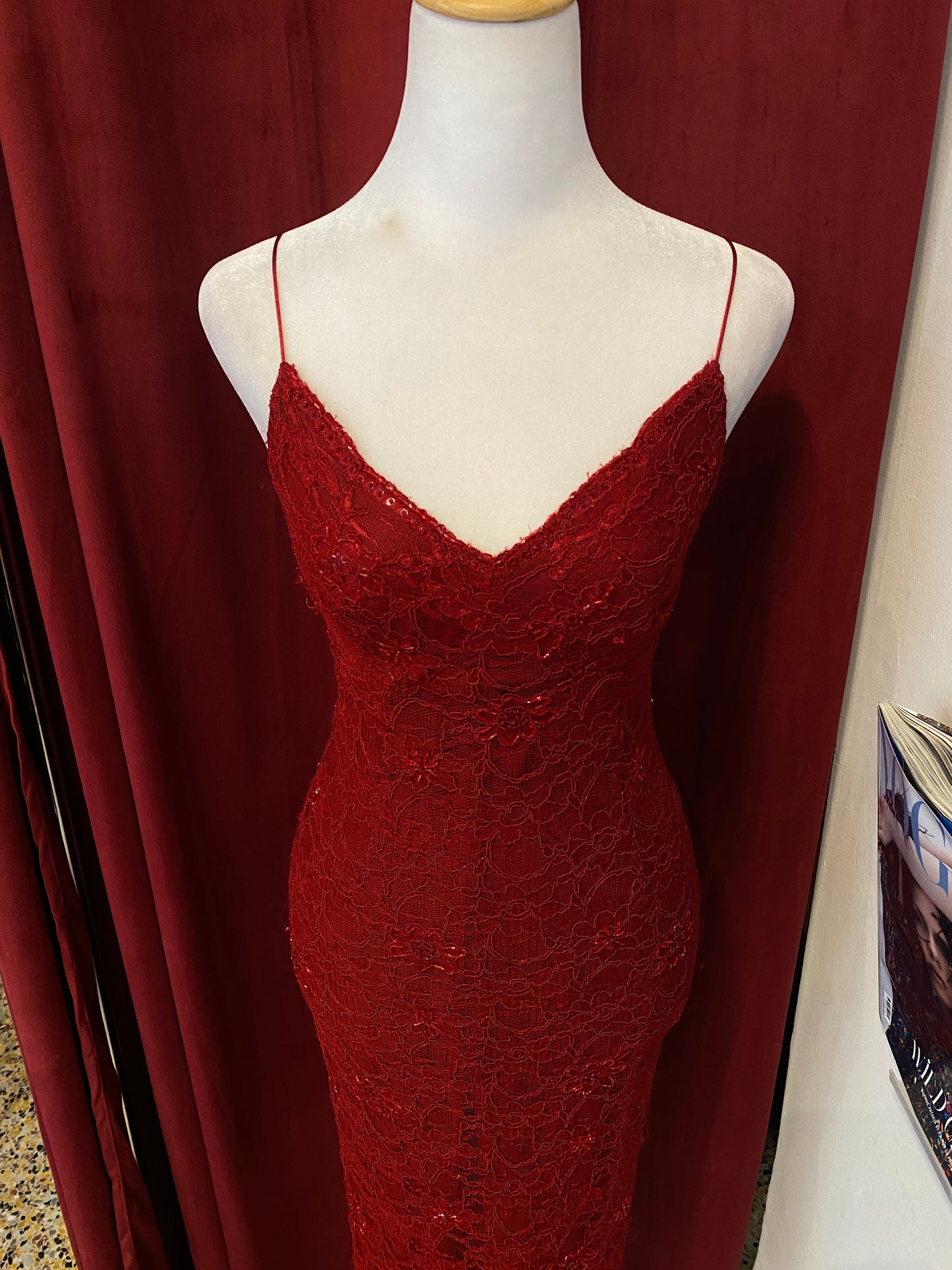 Red lace sequin bodycon dress 🌹
