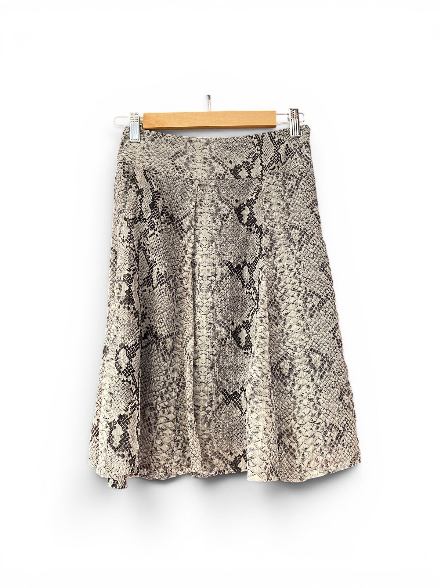 The snake print skirt 🐍