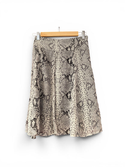 The snake print skirt 🐍