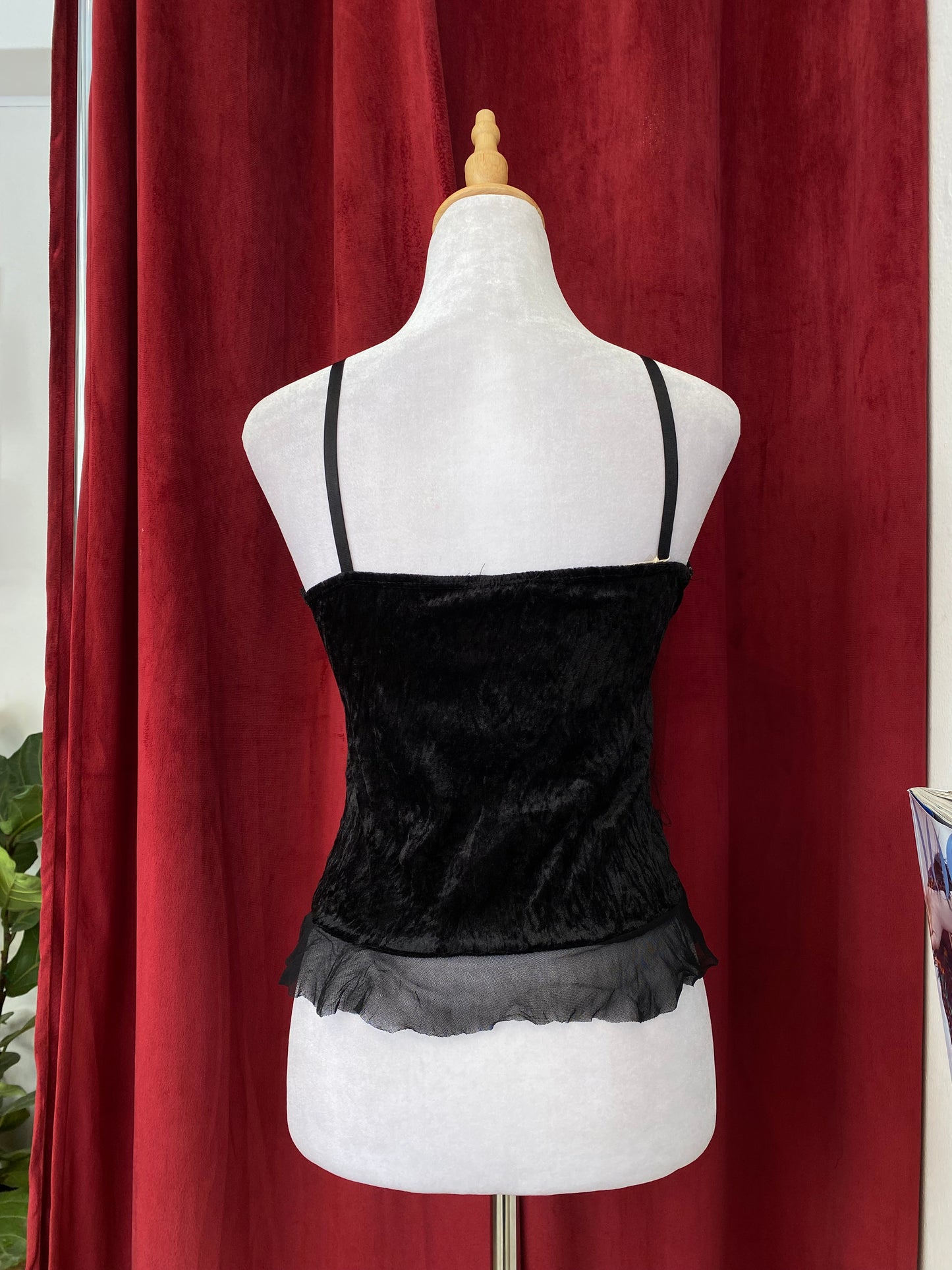 Black y2k velvet sequin top ♟️