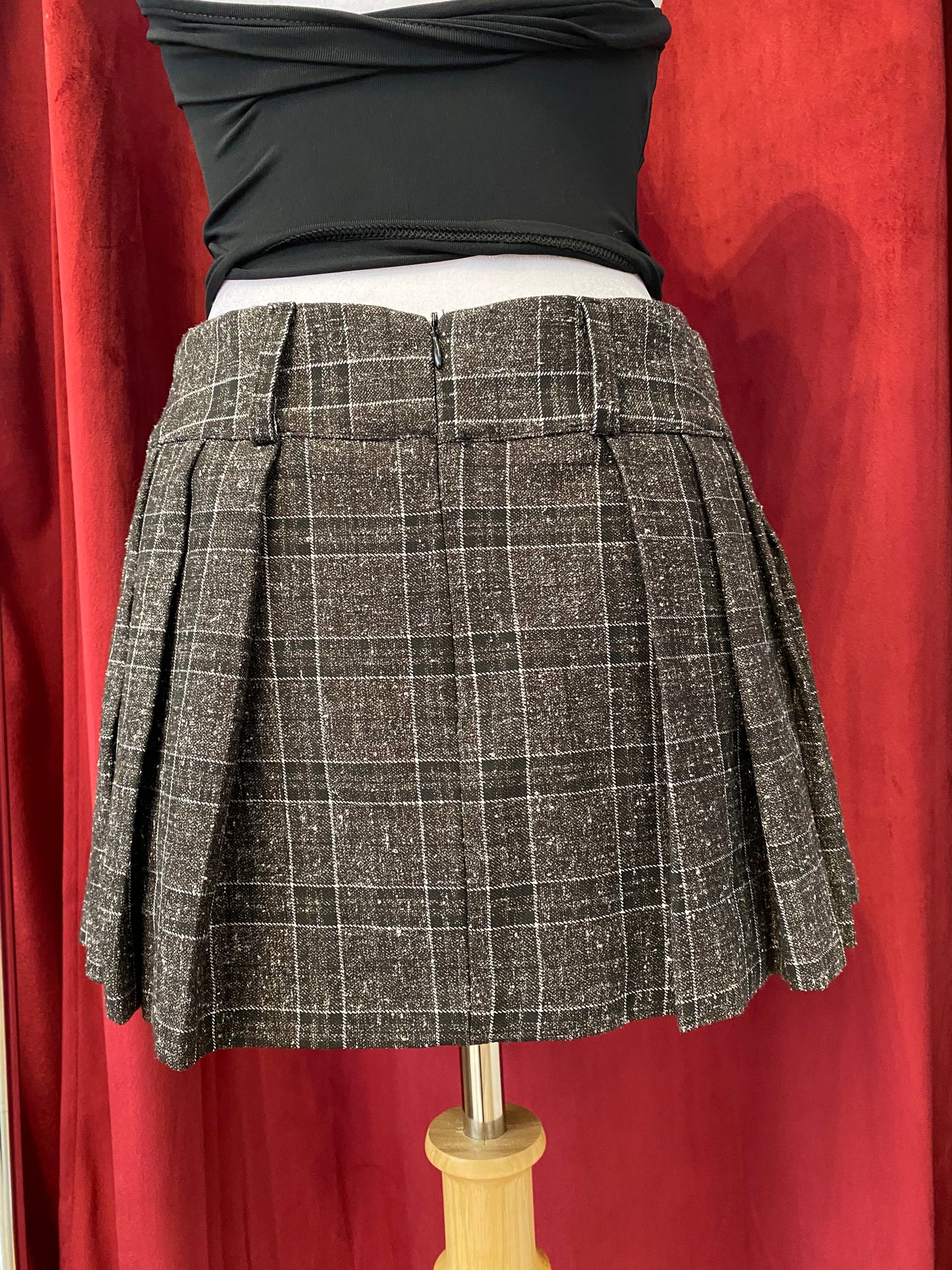 Mini pleated grey skirt