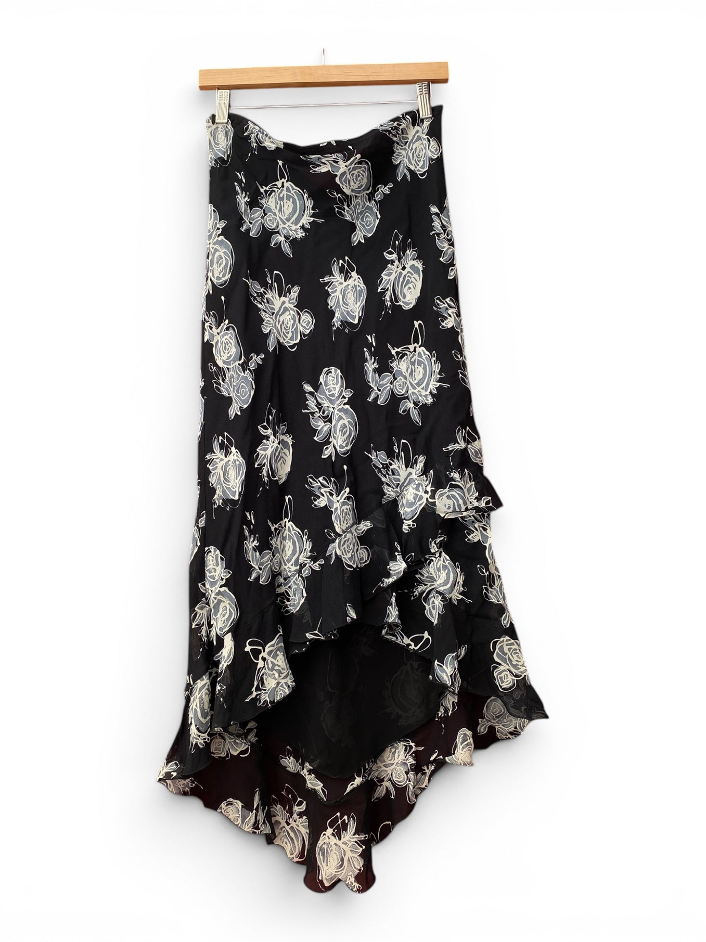 Midi ethereal floral skirt 🖤