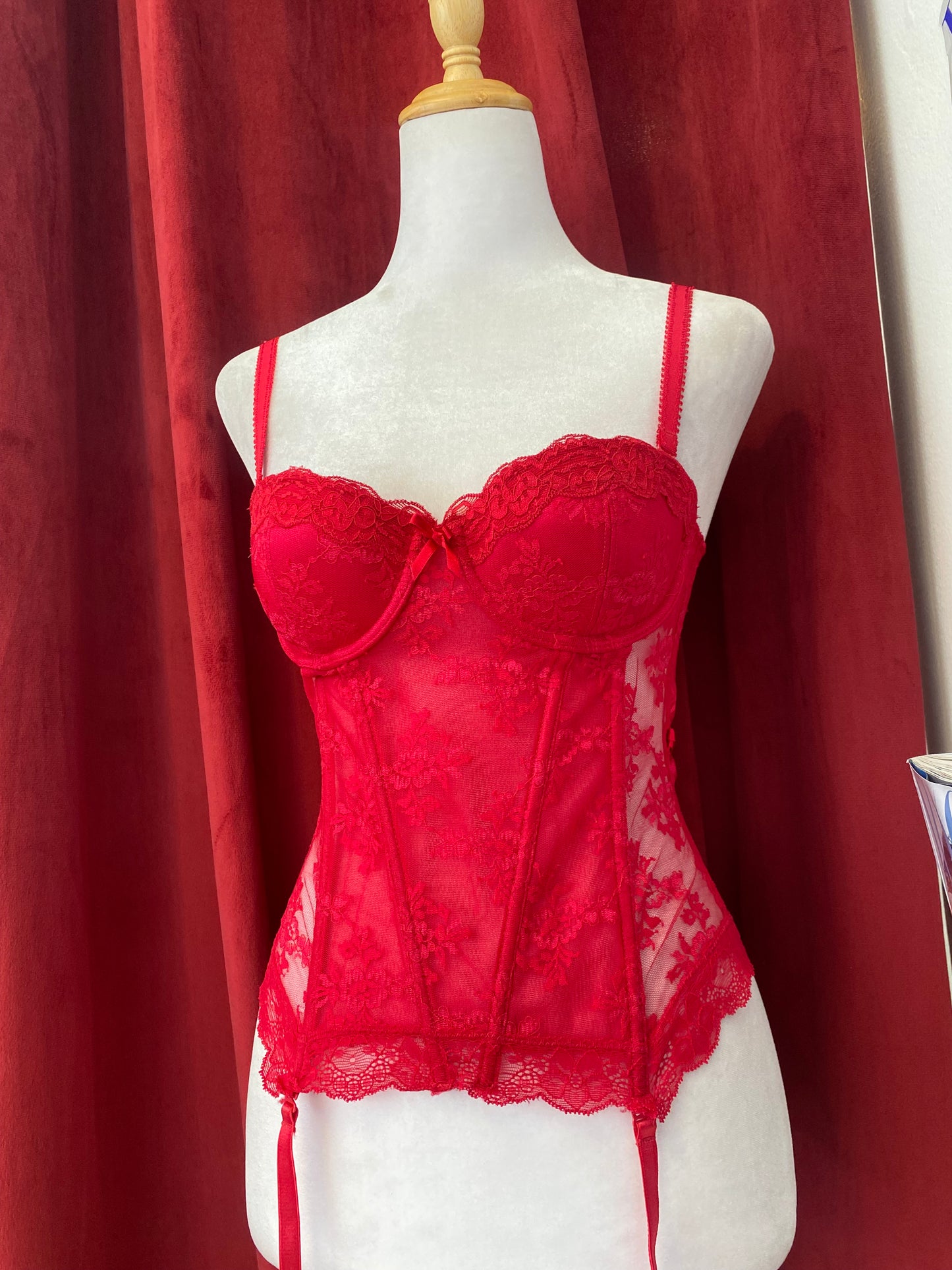 Red lace c*nty corset 💋