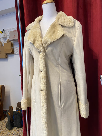 Long white winter coat with vegan fur