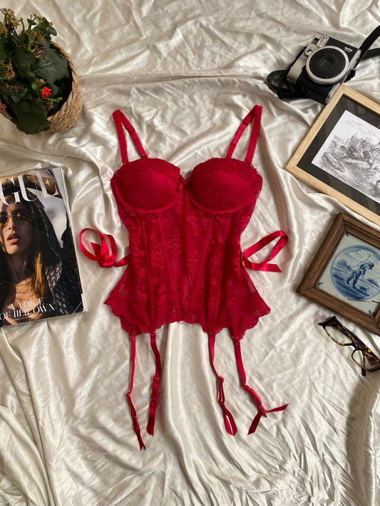 Red lace c*nty corset 💋