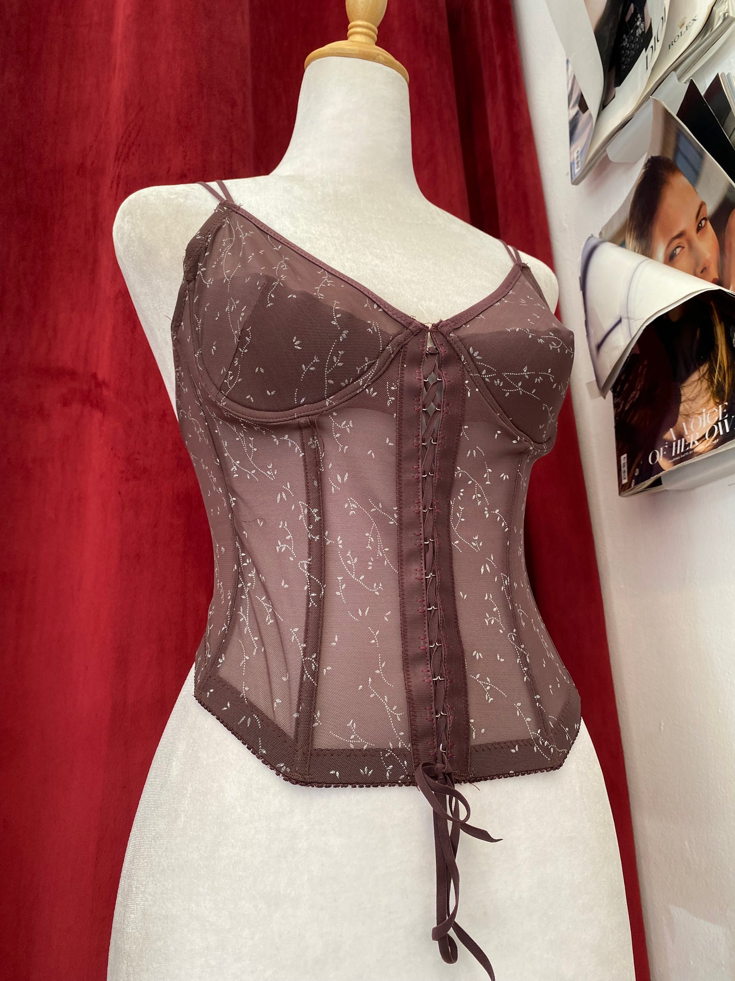 Dark brow flower corset