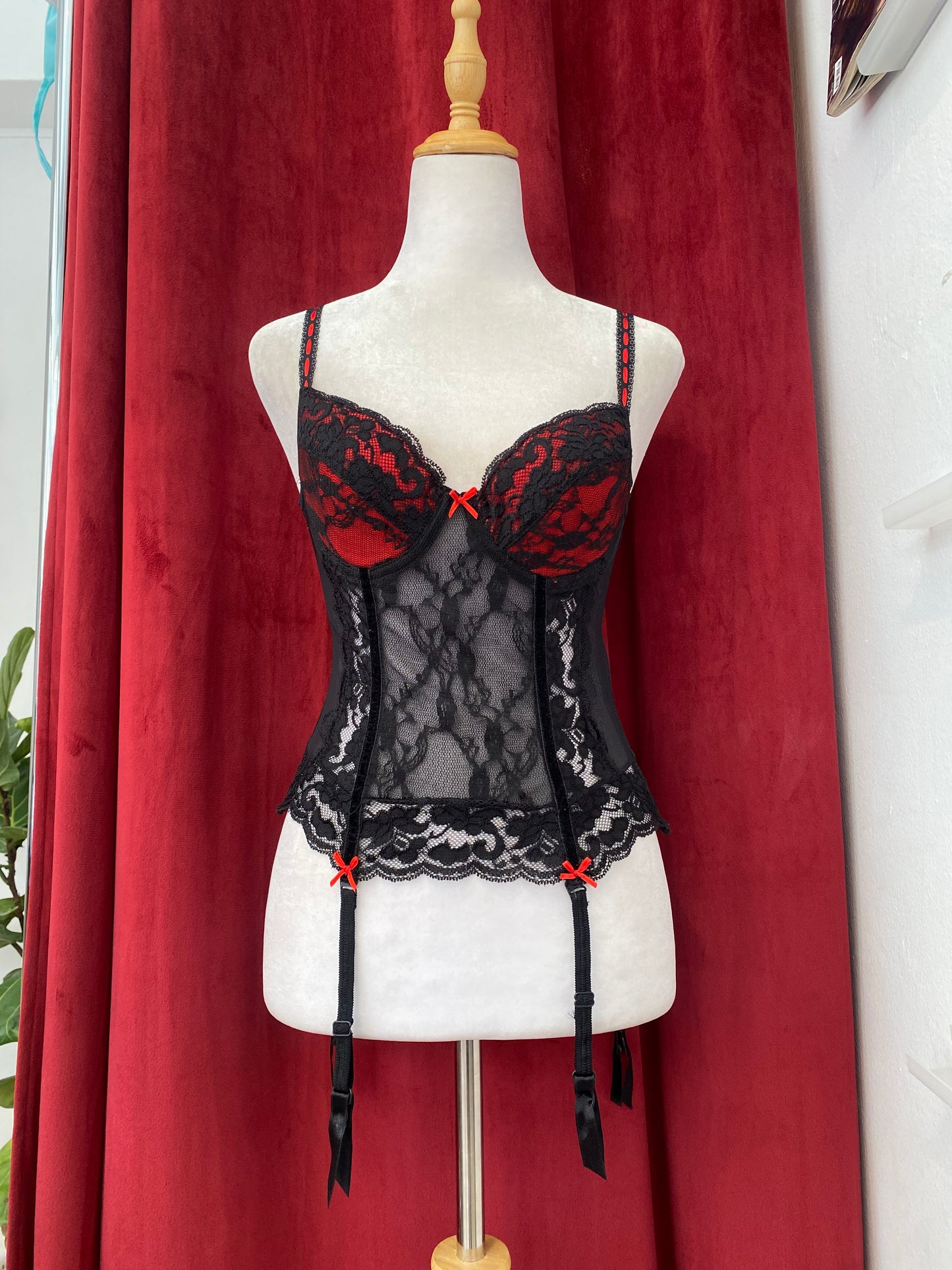 Rouge Etoile Lace corset