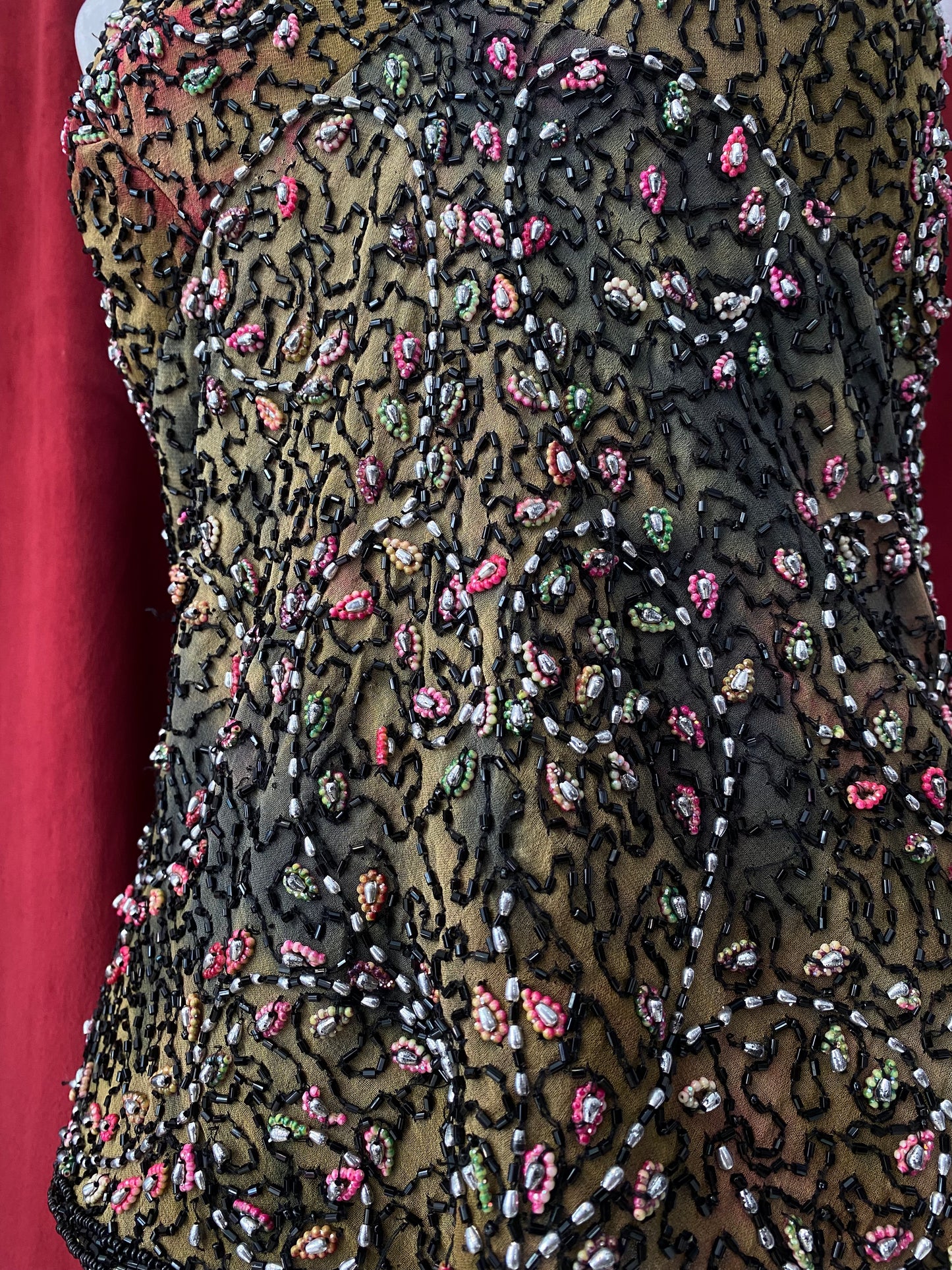 100% silk handbeaded top 🦚