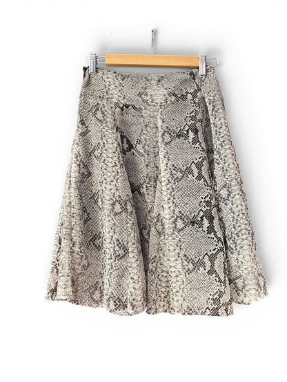The snake print skirt 🐍