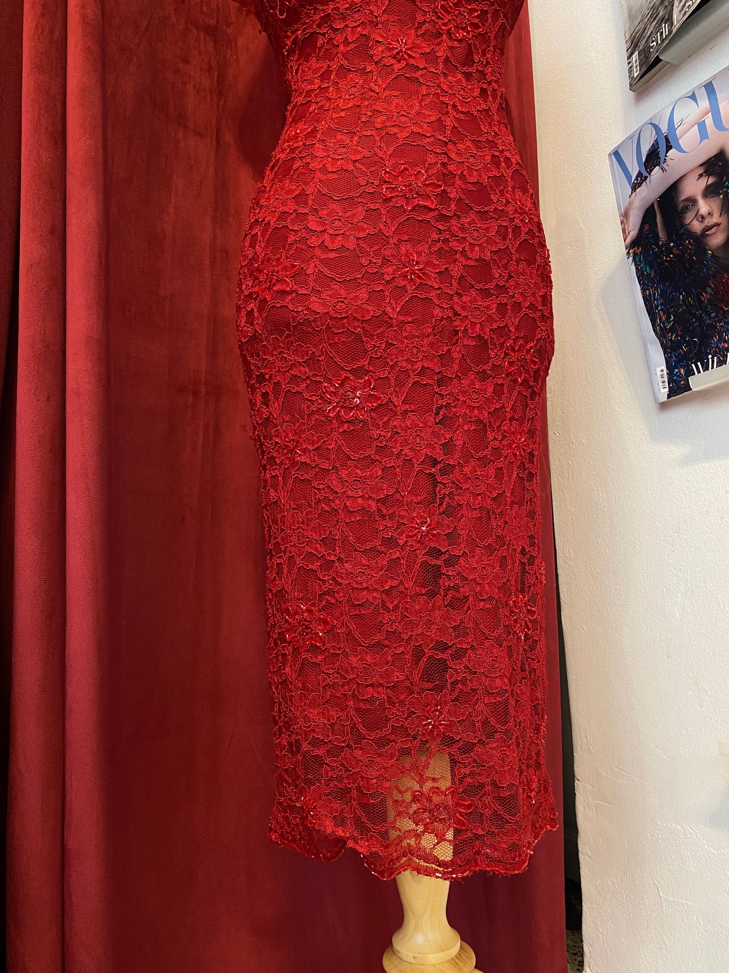 Red lace sequin bodycon dress 🌹