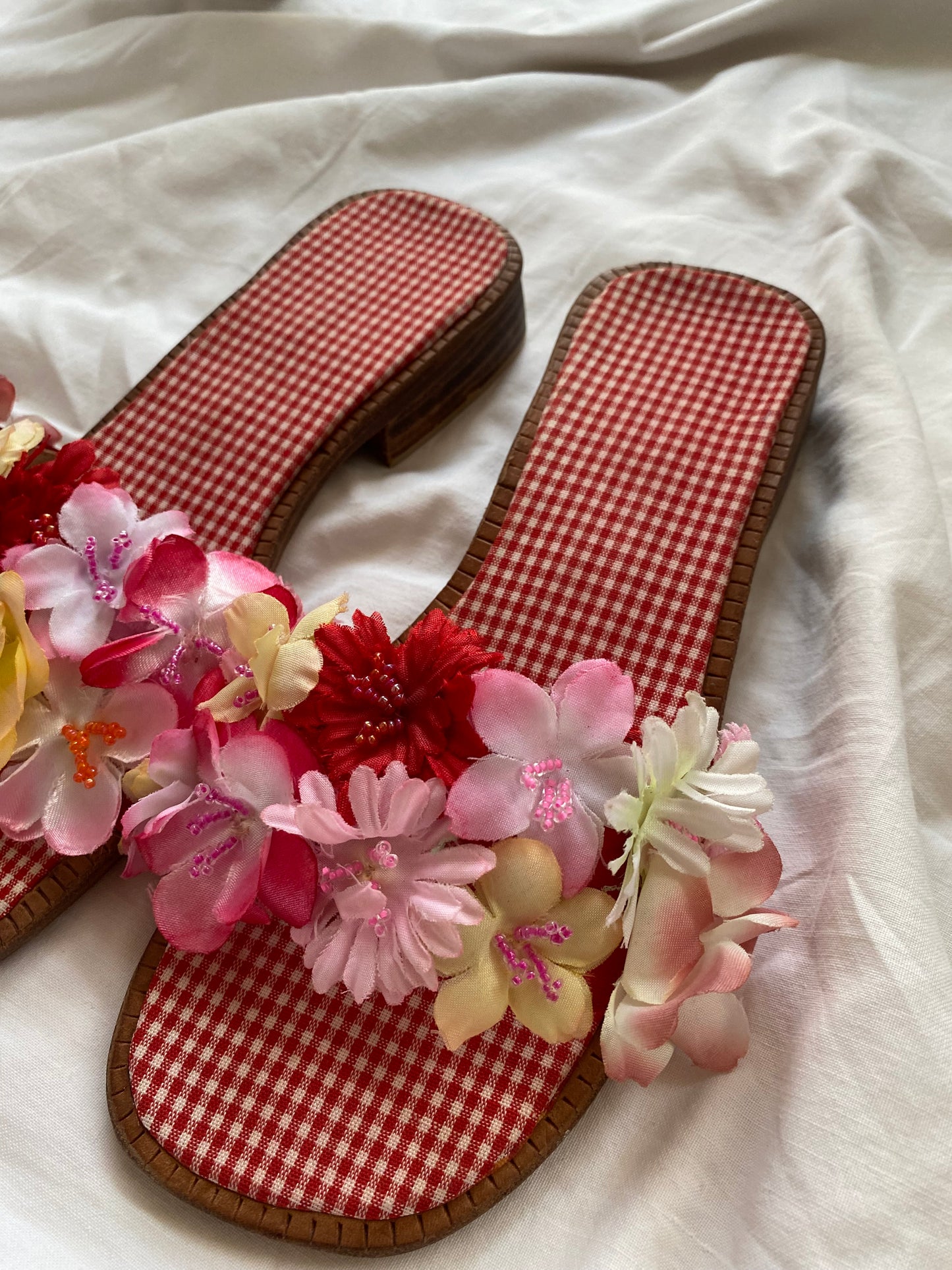 Brand new vintage flower sandal