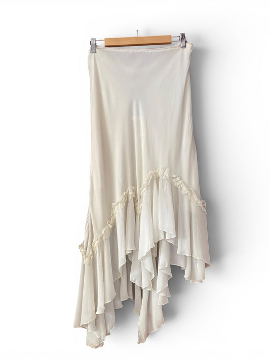 The most dreamy white skirt 🤍