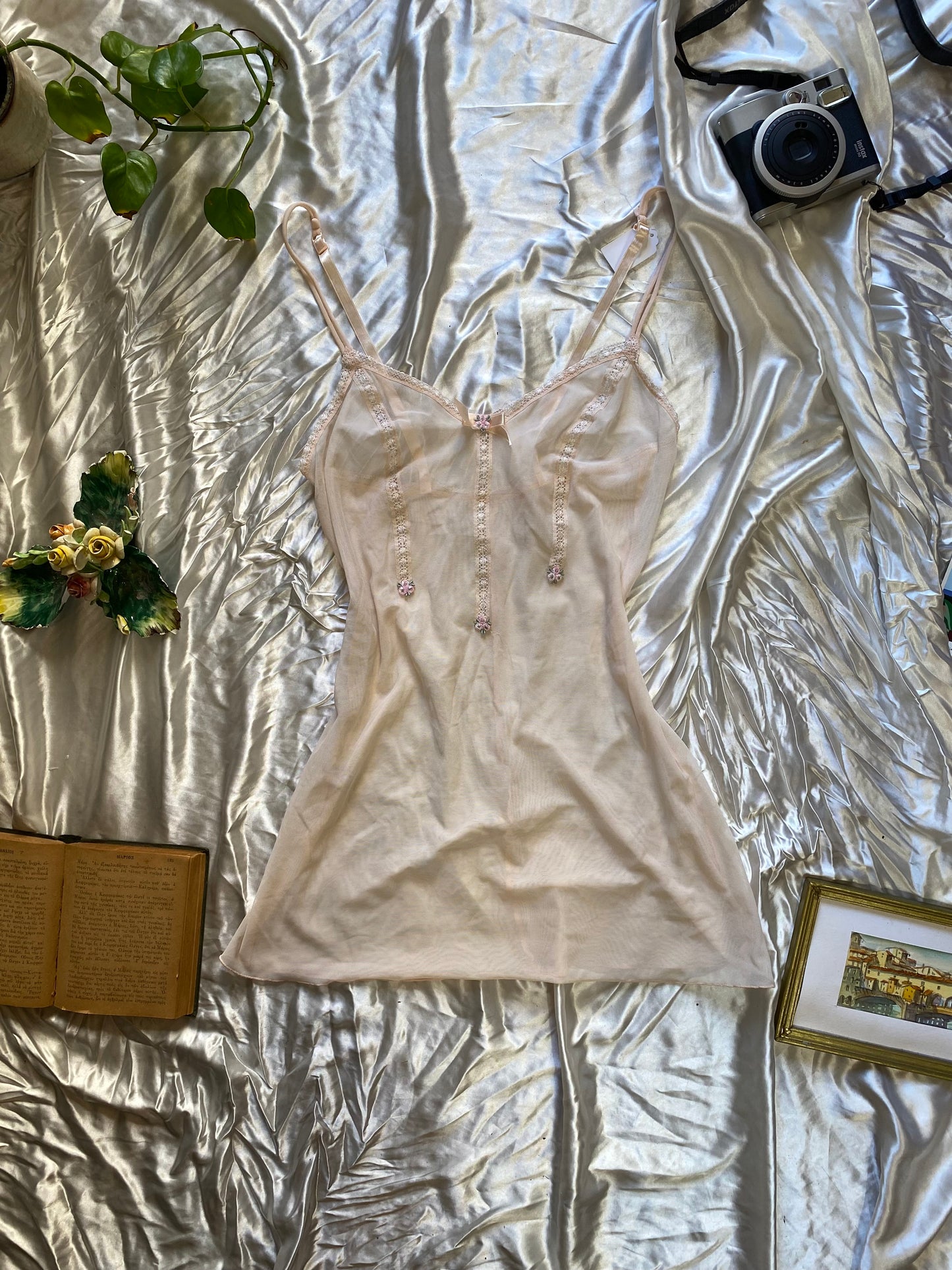 Fairy light pink babydoll with flower details