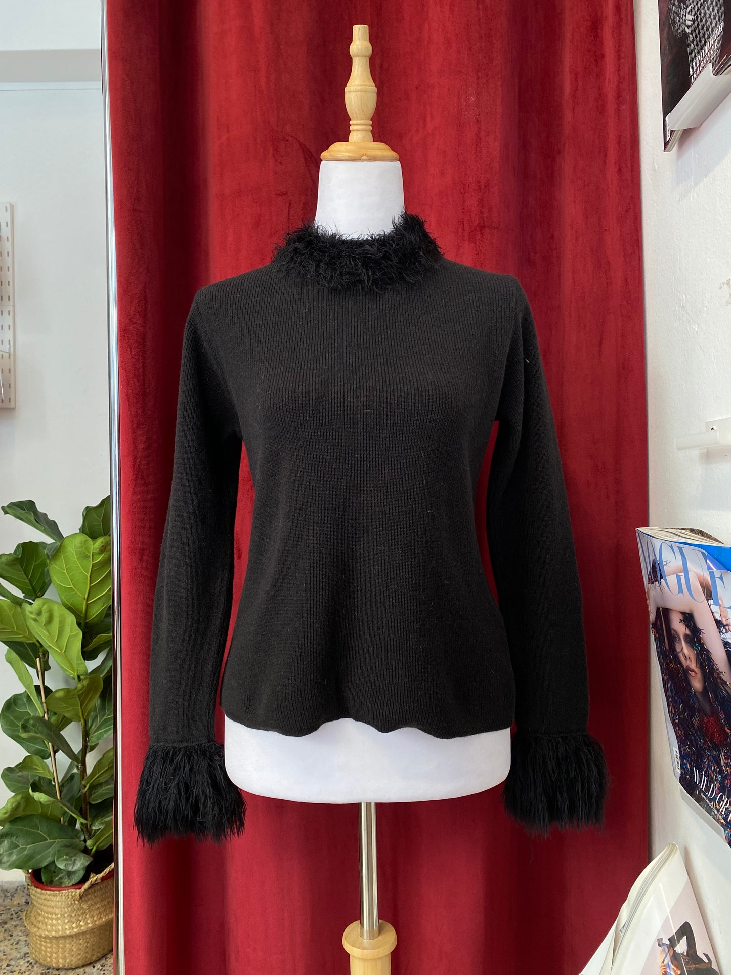 Black knitted top with fur details on collar and sleeves