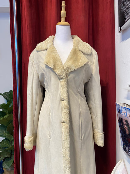 Long white winter coat with vegan fur