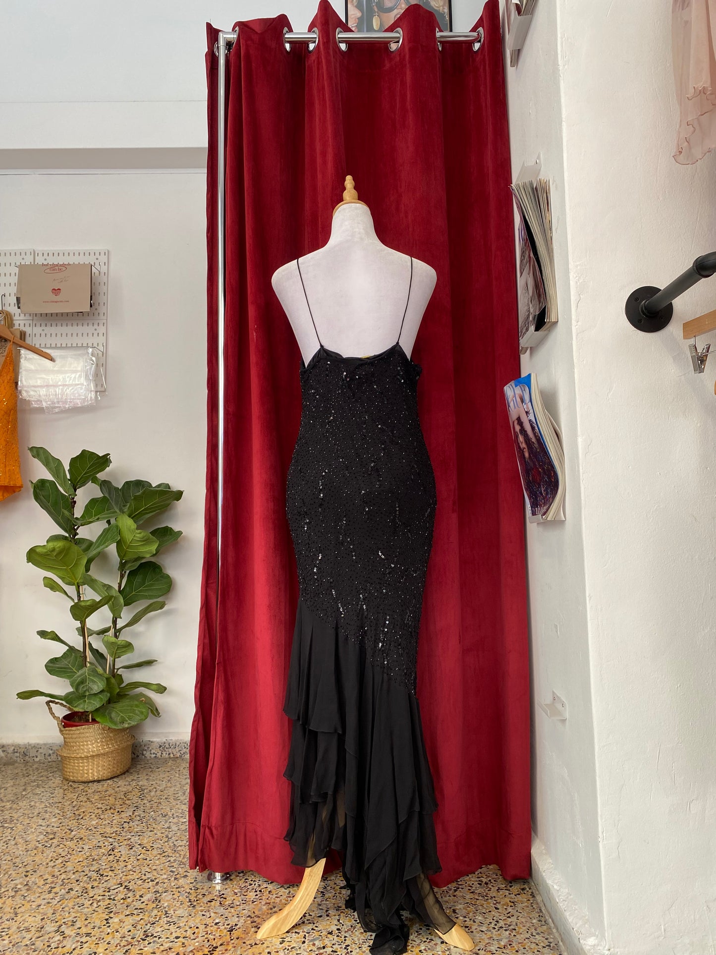 100% silk brand new handcrafted black gown with ruffled details ♟️