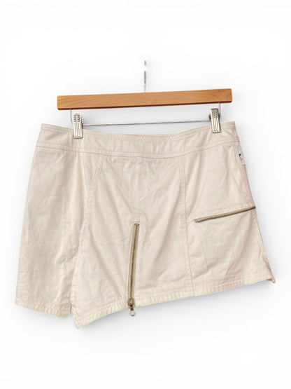 White mini skirt with zippers 🤍