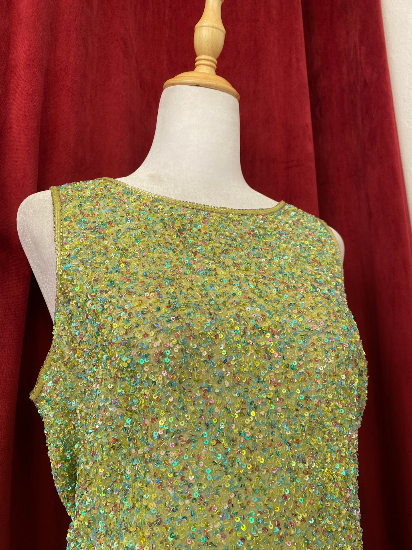 100% silk handbeaded green top 🧚